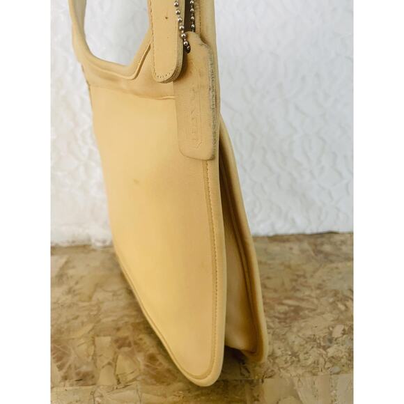Very rare Coach ivory/butter Leather Hippie Slim asymmetrical shoulder bag #9404 - Picture 4 of 10